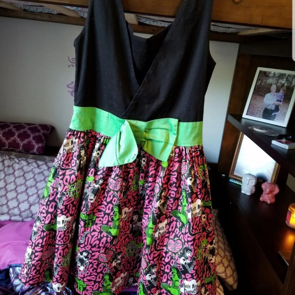 Dress - Picture 3 of 4
